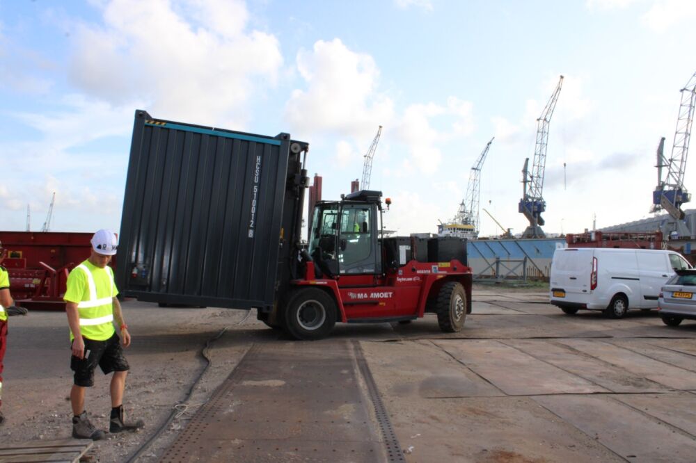 Truck tilt container