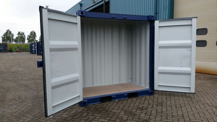 Kleine opslag container met dubbele open deuren